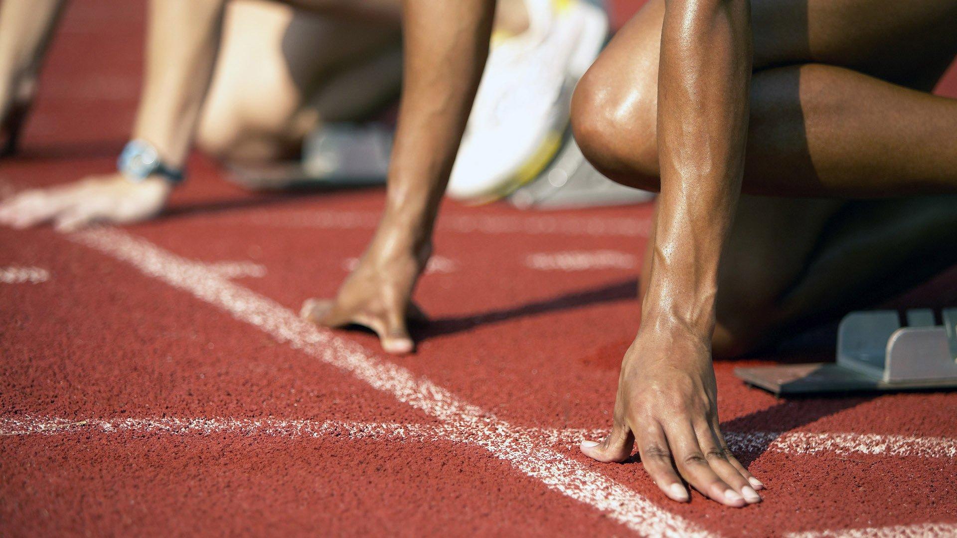 欧陆篮坛惊现奇葩庆典！球员夺冠当场剪辫引爆舆论风暴